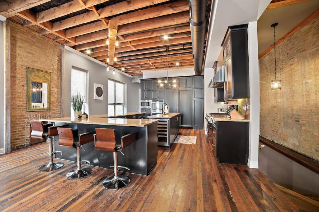 Villa Chicago Mid-Century Gem Steps From United Center Exterior foto